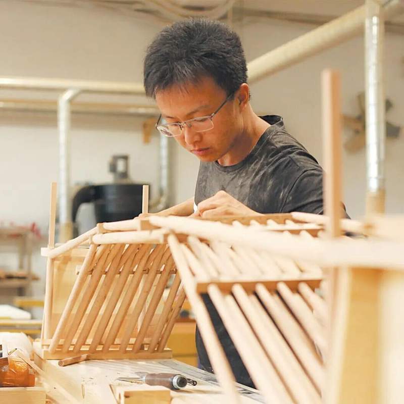 刘妍，建筑历史学者，慕尼黑工业大学博士，现执教于昆明理工大学建筑与城市规划学院。