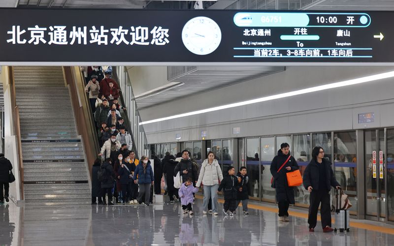 G6751次列车从北京通州站始发，只需一个小时即可抵达唐山站。新京报记者 王贵彬 摄