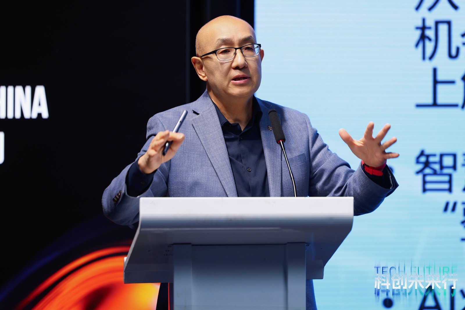 中欧方跃:从“数字员工”到“超级智体”,AI正在重构生产力|AI_新浪财经_新浪网