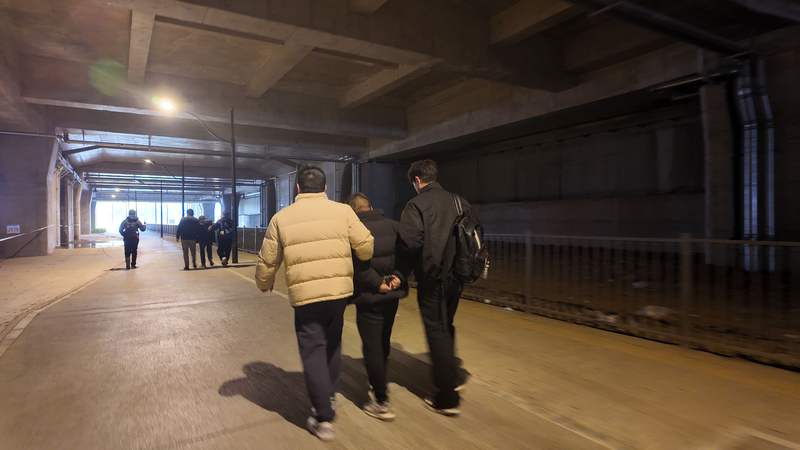 抓捕嫌疑人。上海铁路警方供图