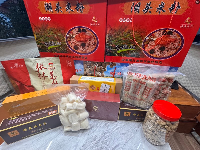 许女士的爸妈准备了各种年货。受访者供图