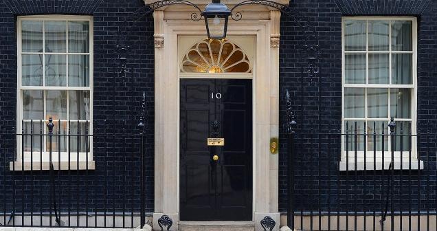 丑闻引爆英国政坛！首相拒不辞职，英债头悬“达摩克利斯之剑”