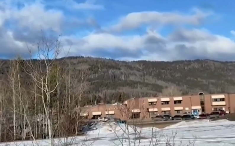 ▲加拿大一中学发生枪击事件10人死亡。图/新华社