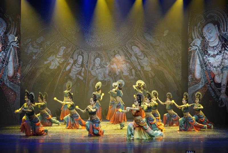 舞剧《五星出东方》选段“远古的呼唤”。 新京报记者 滕朝 摄