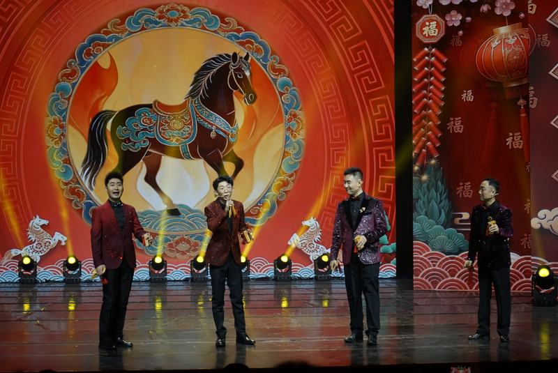 快板《马年说马》。 新京报记者 滕朝 摄