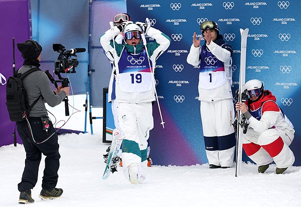 选手们等待成绩（视觉中国）