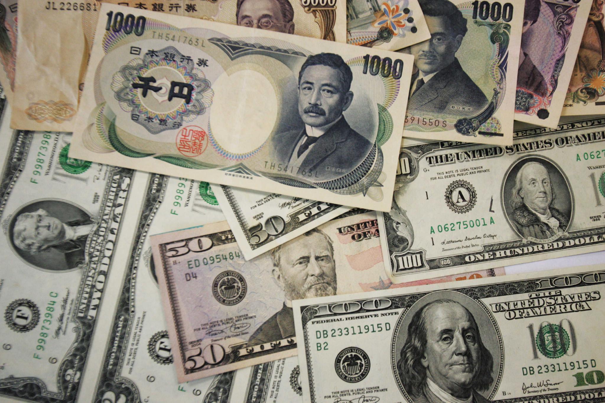 去美元化、波动性加剧，美元、日元、瑞郎避险“光环”褪色？