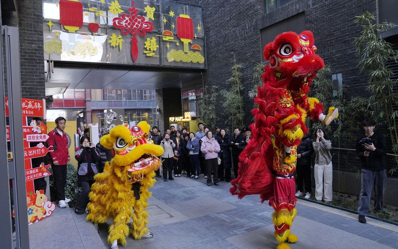 2月12日，“我在北京过大年”2026年西城小哥新春游园会举办。新京报记者 薛珺 摄