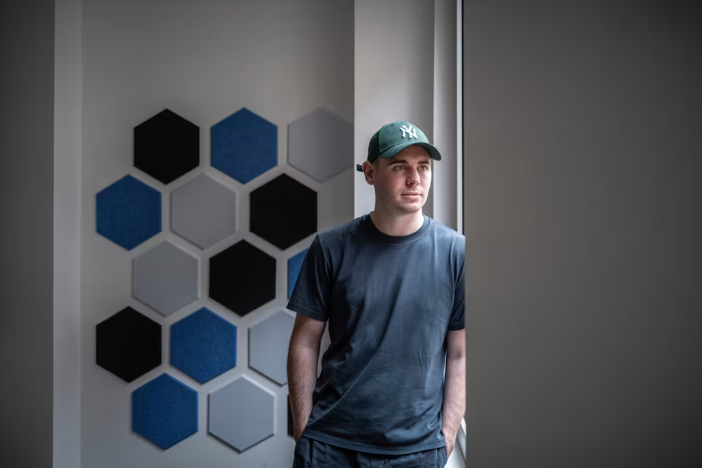 图 | 25 岁的詹姆斯已经有点少年老成（来源： Charlie Bibby/FT）