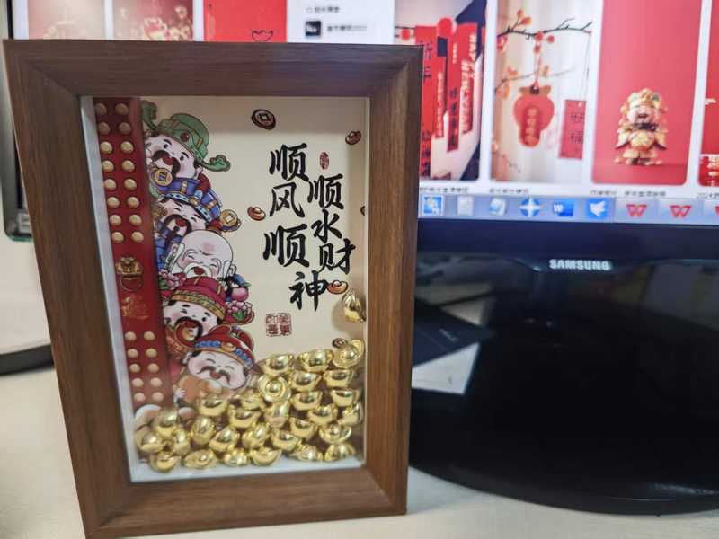 “顺风顺水顺财神”摆件成为平台春节前夕热销单品。 新京报记者郭铁 摄