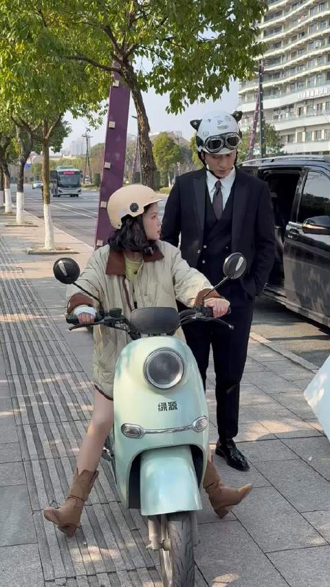 姐姐带你兜风去|于龙|杨伊璐|短剧|娇妻|上线_新浪新闻