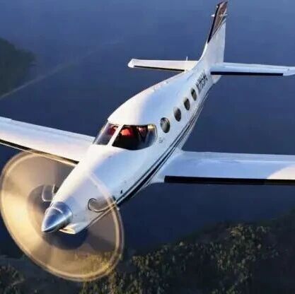 突发！美国一架飞机坠毁，多人死亡