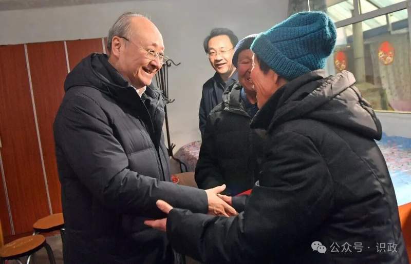 来到优抚对象王桂山家看望慰问