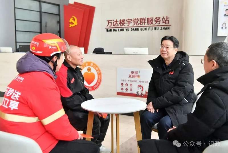 看望慰问生活困难党员段磊和生活困难群众任建伟