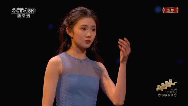 歌曲《梦底》 演唱:海来阿木 表演:刘浩存|春节联欢晚会|春晚|央视春晚_新浪娱乐_新浪新闻