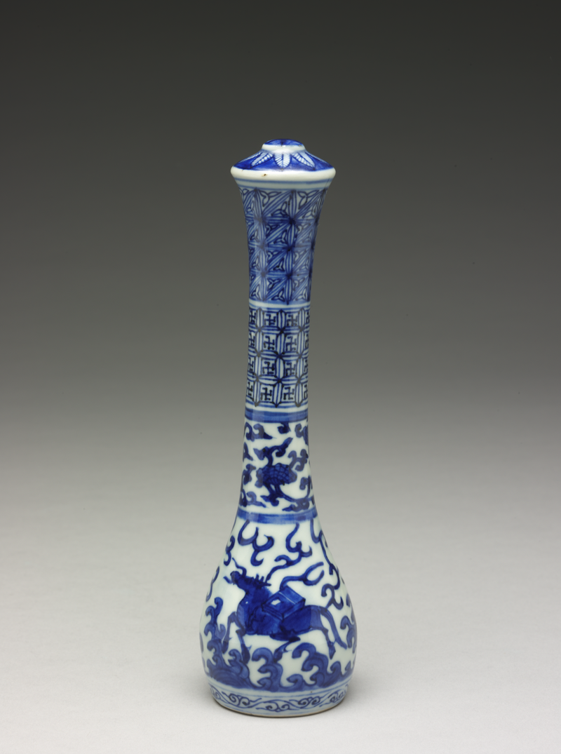 〔明〕万历青花河图洛书笔管，台北故宫博物院藏。