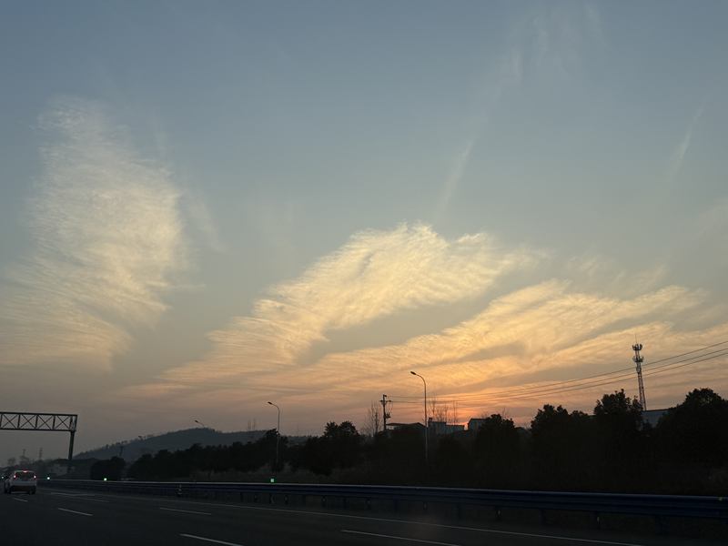 许昌到武汉的高速公路风景。 受访者供图