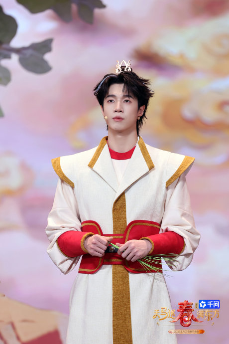 王建华和松天硕在东方卫视春晚小品中具体演了《西游记》的什么情节?|灵山|唐僧|白龙马|师徒|职场_新浪娱乐_新浪新闻