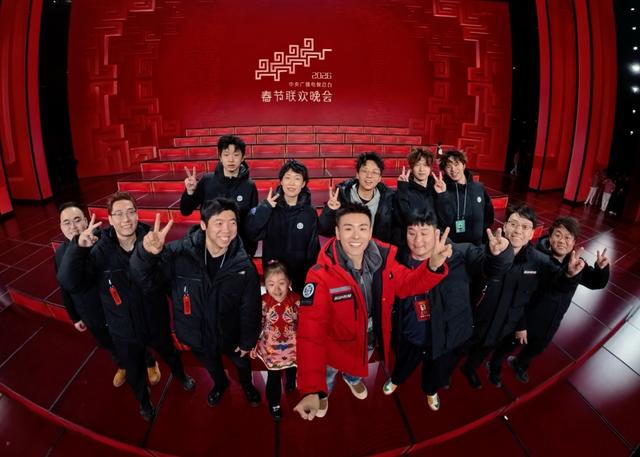 央视春晚魔术师邓男子：历经多次修改，只为呈现“天涯共此时”|邓男子_新浪财经_新浪网