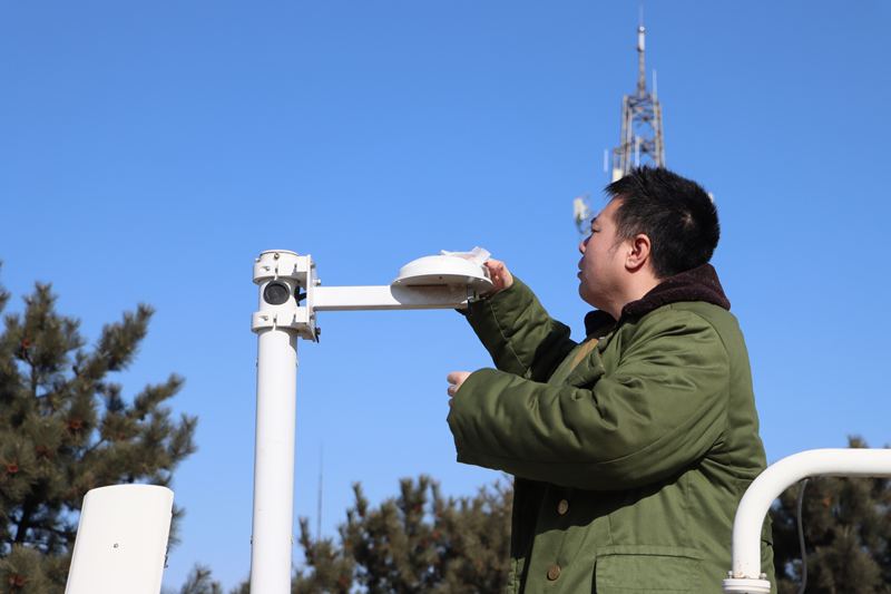 吴蕾在延庆区佛爷顶国家气象观测站。王梓润 摄