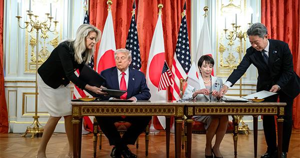 日本着急忙慌兑现首批投资承诺，“再不公布谁知道特朗普会做什么”