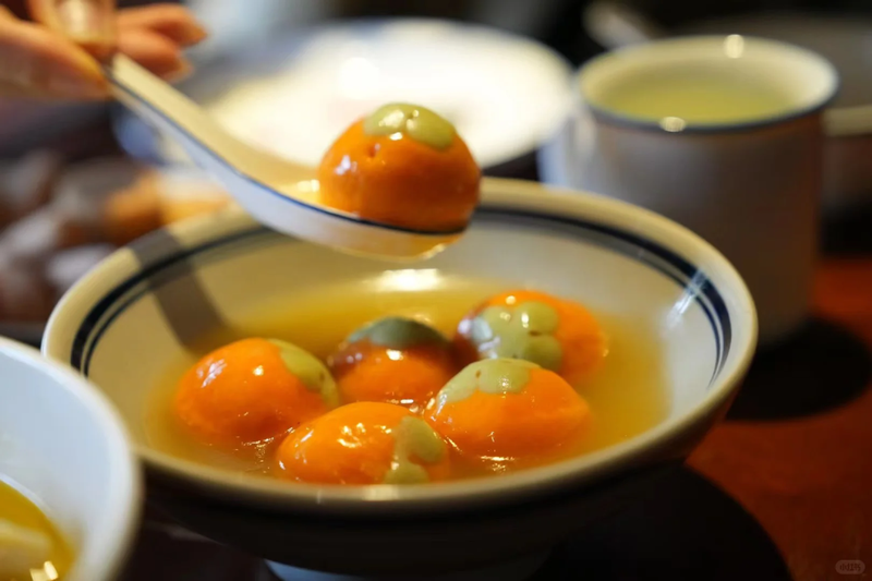 孩子、春联与美食。读者“郑舒予”供图