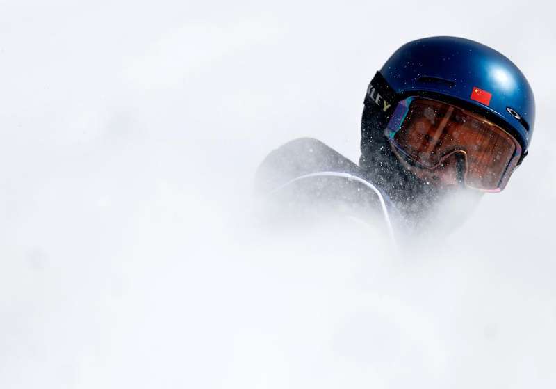 2月18日，苏翊鸣在男子坡面障碍技巧决赛比赛中。新华社记者 王鹏 摄