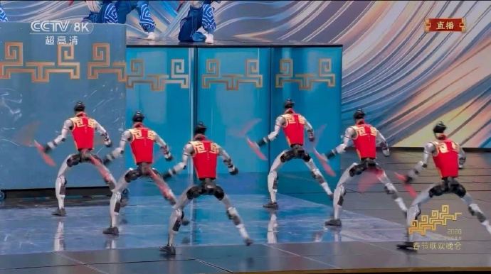 2026年春晚的机器人武术表演具体有哪些高难度动作?|武BOT|宇树机器人|央视春晚|宇树科技|空翻_新浪新闻
