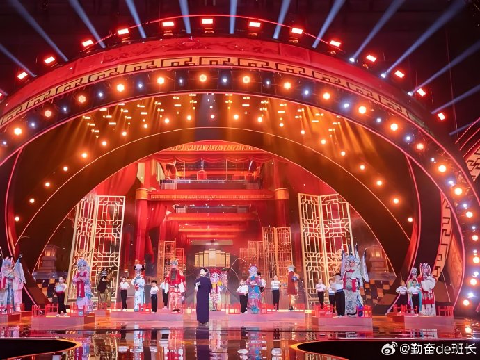春晚舞台上机器人高精度表演的背后，奥比中光3D视觉等感知系统起到了什么关键作用？|宇树科技_新浪新闻