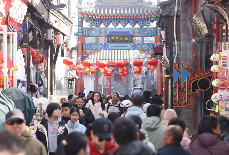 什刹海周边热闹非凡。新京报记者 李木易 摄