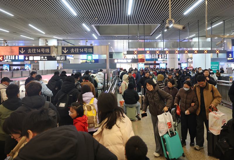 京港地铁4号线、14号线北京南站与铁路北京南站接驳，绝大多数旅客会选择地铁出行。新京报记者 王贵彬 摄