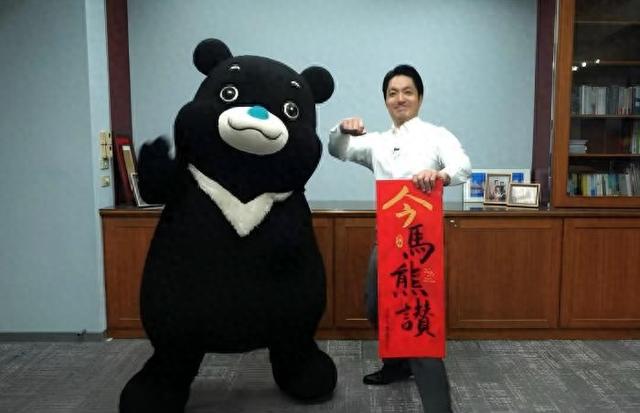 台北市长蒋万安书写春联“今马熊赞”。图片来源：蒋万安社交媒体截图