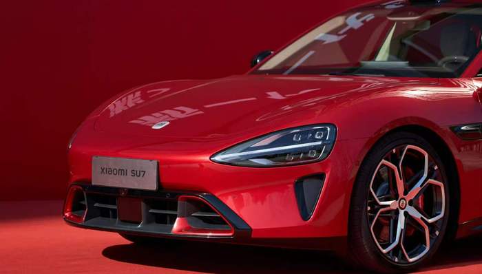 雷军公布新一代SU7赤霞红配色，此前已开启小订