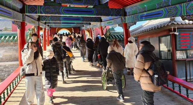 景区的无障碍坡道。 陈炳衡/摄