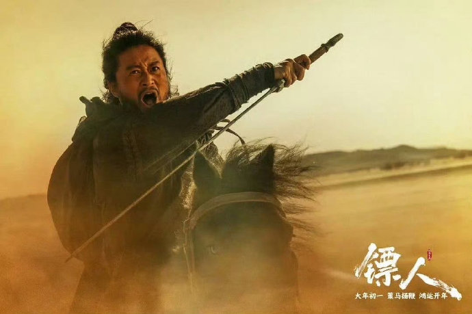 为什么吴京的这个行为会被称为“施法”或“刀马跳刀马”？|武侠|镖人：风起大漠|舞蹈|镖客|马刀_新浪娱乐_新浪新闻