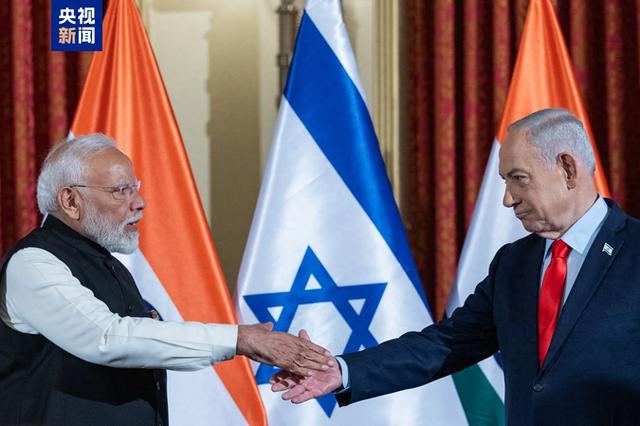 △印度总理莫迪（左）和以色列总理内塔尼亚胡（右）