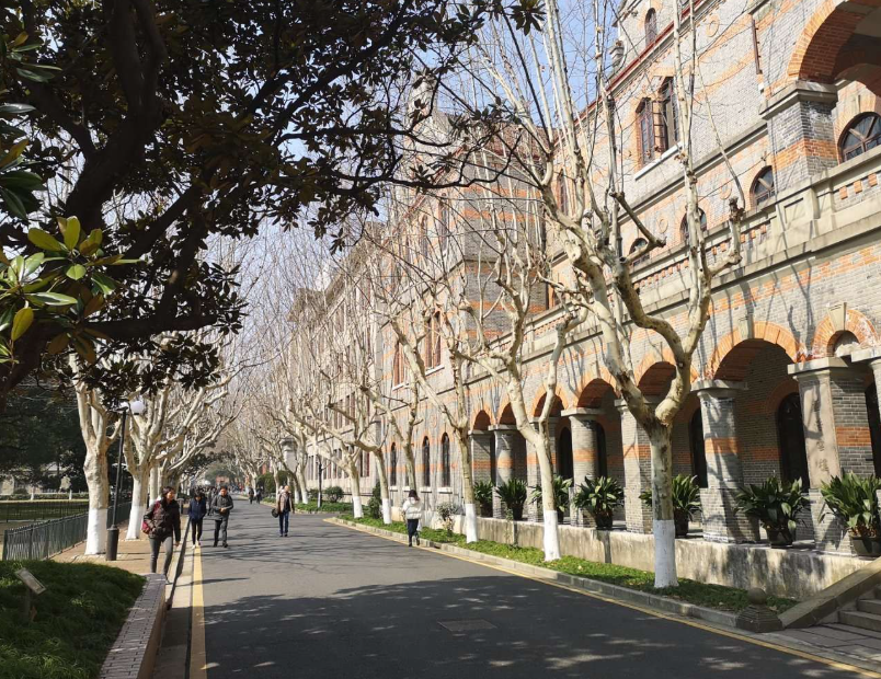中国候鸟式养老夏季栖息地指数在沪发布 六盘水蝉联榜首|六盘水市|上海交通大学|云贵高原|贵州省|贵阳市_新浪新闻