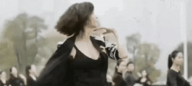 △苏菲·玛索在广州街头跳广场舞