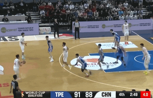 △赵继伟压哨命中超级远三分