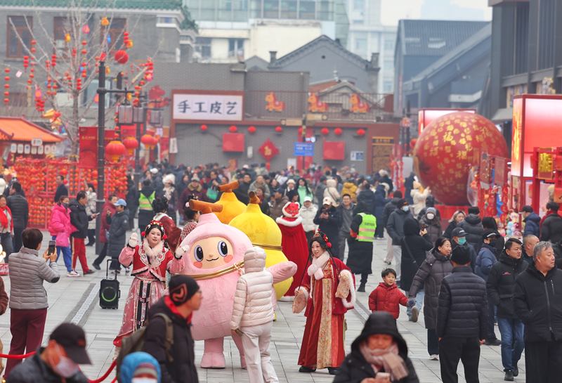 隆福寺新春市集成为“人气王”，客流与销售额双双创下历史新高。新京报记者 王贵彬 摄