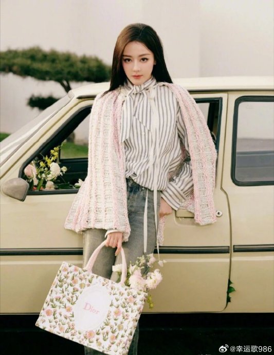 迪丽热巴在2026年巴黎时装周上还展现了哪些时尚成就？|Dior|迪奥(Dior)|迪奥（Dior）|直发|造型_新浪新闻