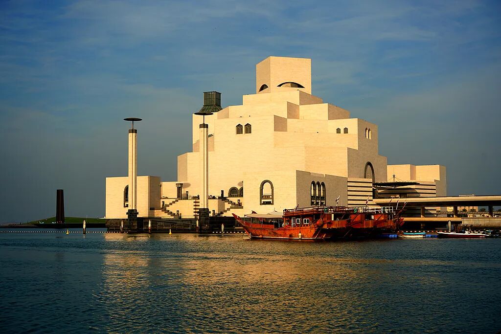 当地时间2026年1月14日，卡塔尔多哈，伊斯兰艺术博物馆。该建筑由华人设计师贝聿铭设计。视觉中国资料图