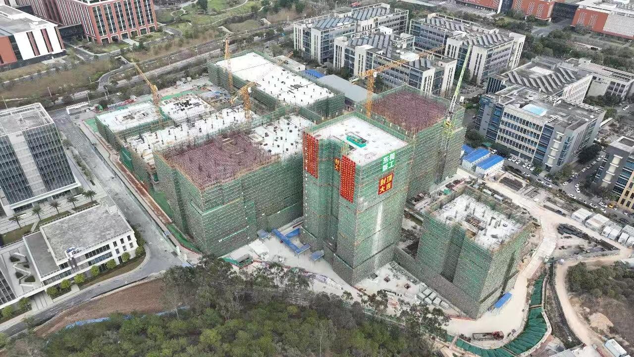 松湖药港二期首栋封顶!东莞松山湖生物医药产业“马力全开”_新浪新闻