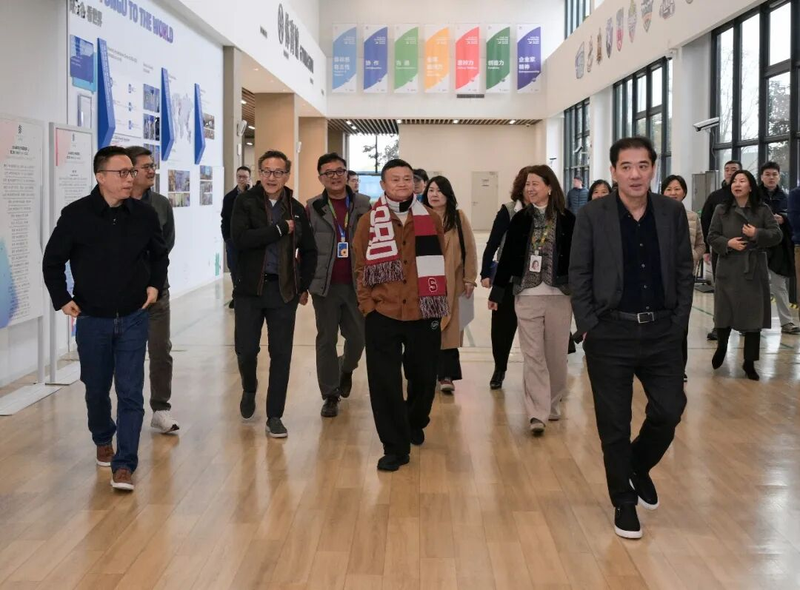 阿里巴巴核心管理层罕见齐聚谈AI。图/云谷学校公众号截图