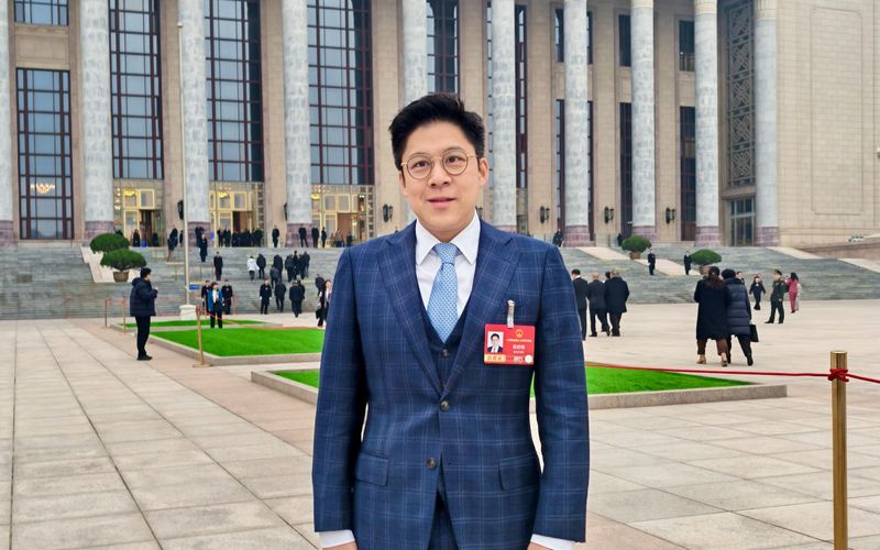 全国人大代表霍启刚。受访者供图