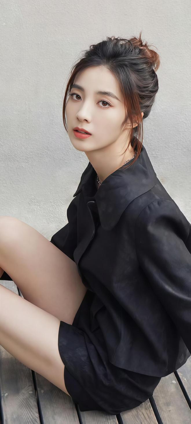 万鹏全新写真亮相,甜宠与古装都能驾驭|少女|古典舞|演技|滤镜|时装周_新浪娱乐_新浪新闻