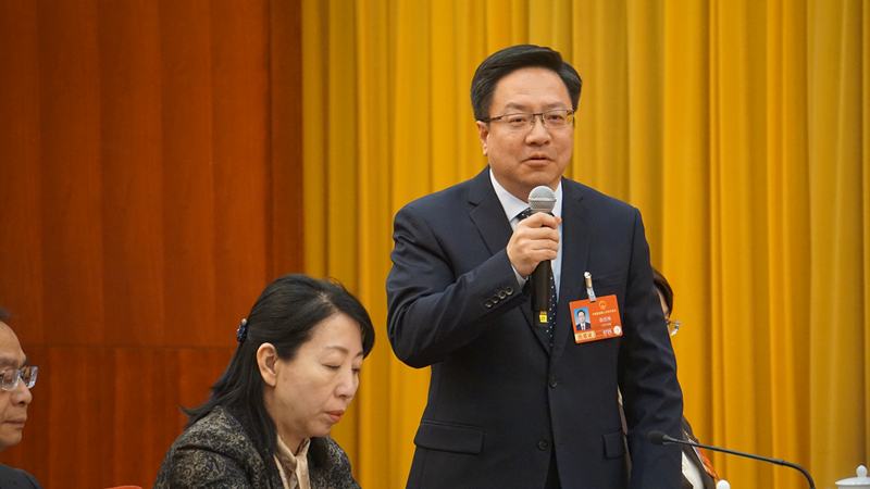 全国人大代表、江苏省副省长陈忠伟（何强 摄）