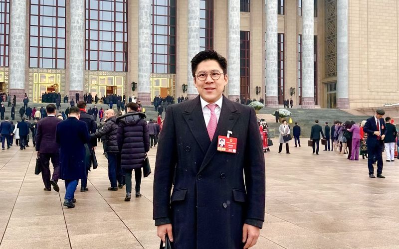 全国人大代表霍启刚。受访者供图