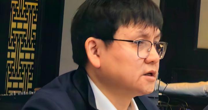 张文宏委员谈AI问诊：仅靠AI有风险，应坚持“医生主导、AI辅助”