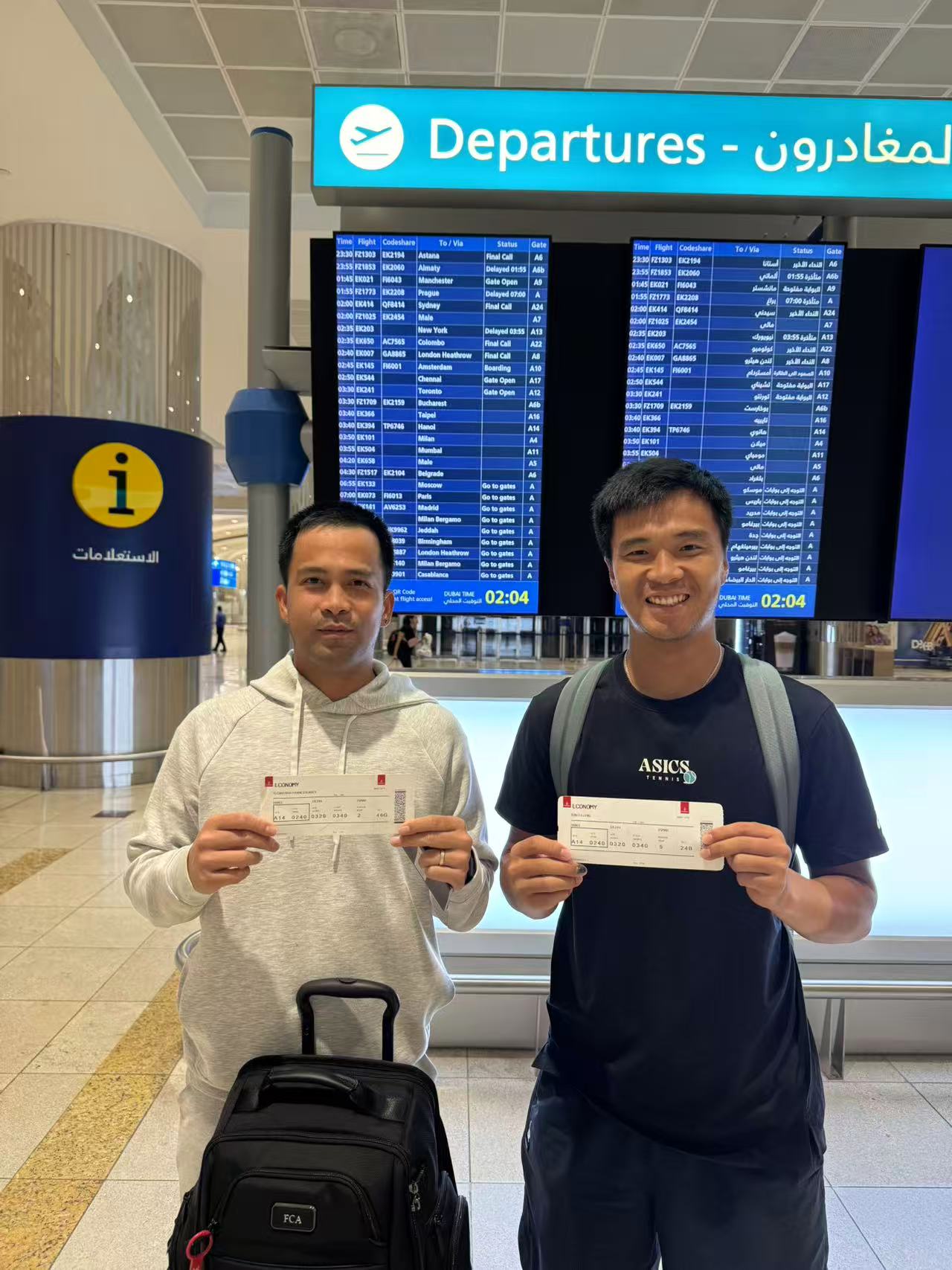 极限“逃离中东”，孙发京说“窗外就能看到爆炸起火的浓烟”